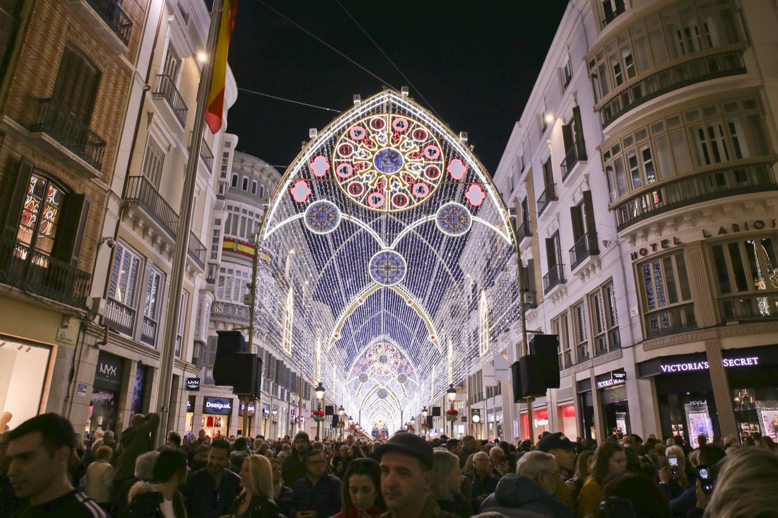 Calles del centro de Málaga con la iluminación navideña de 2018