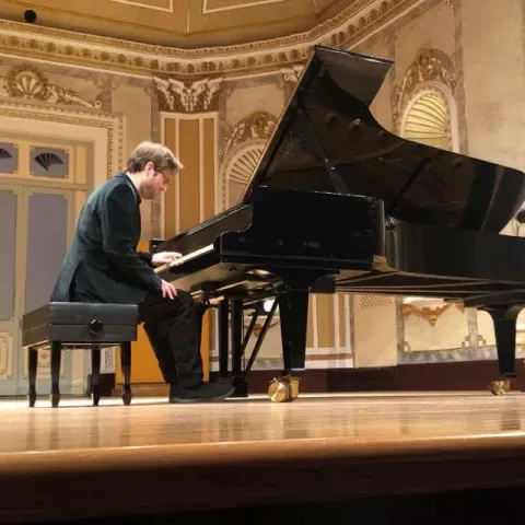 El pianista de la mano izquierda