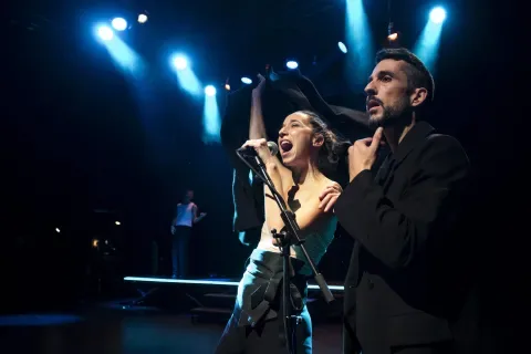 R & J (Romeo and Julieta)