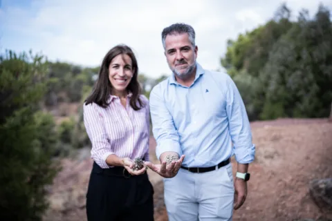 Imagen de la noticia: Málaga suelta seis camaleones y suma 1.156 reintroducciones desde 2011