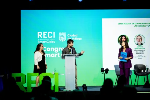 Imagen de la noticia: Málaga cierra el Congreso Smart City con una declaración sobre uso de IA en ciudades