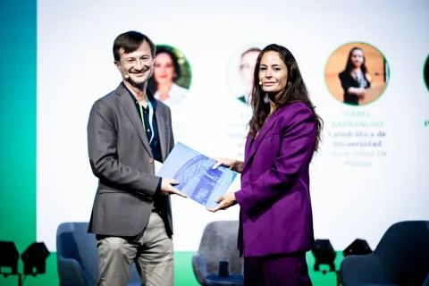 Imagen de la noticia: Málaga cierra el Congreso Smart City con una declaración sobre uso de IA en ciudades