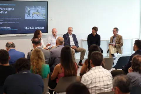 Imagen de la noticia: CEM y CaixaBank debaten sobre el uso de la inteligencia artificial en la prevención laboral