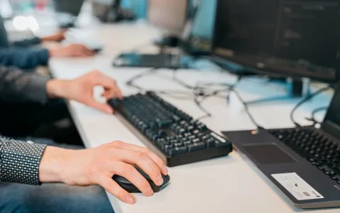 Imagen de la noticia: CEM y CaixaBank debaten sobre el uso de la inteligencia artificial en la prevención laboral