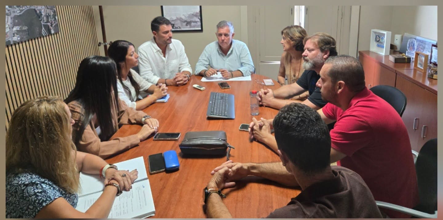 Imagen de la noticia: El alcalde de Manilva reúne al Equipo de Gobierno para coordinar proyectos