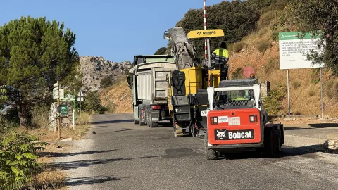 Imagen de la noticia: Comienzan las obras de reasfaltado del acceso al Torcal de Antequera