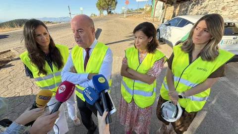 Imagen de la noticia: Comienzan las obras de reasfaltado del acceso al Torcal de Antequera