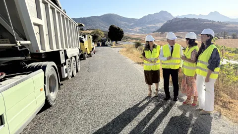 Imagen de la noticia: Comienzan las obras de reasfaltado del acceso al Torcal de Antequera