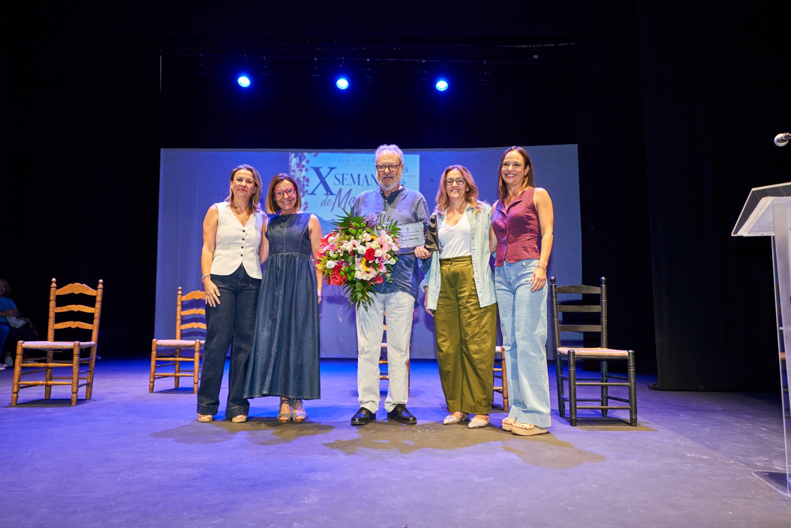 Imagen de la noticia: Nerja entrega a Juan Luis Medina el premio a las buenas prácticas con mayores