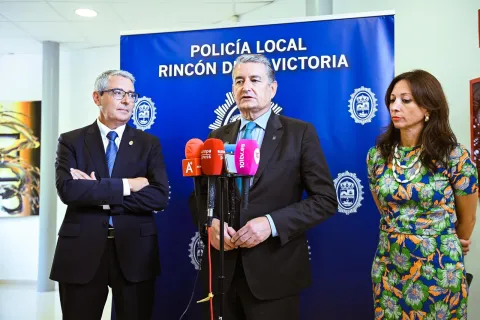 Imagen de la noticia: Firmado el contrato para construir el nuevo centro de salud de Rincón de la Victoria