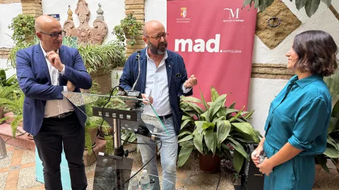 Imagen de la noticia: El MAD de Antequera inaugura una muestra de Cristina Vázquez sobre la felicidad cotidiana