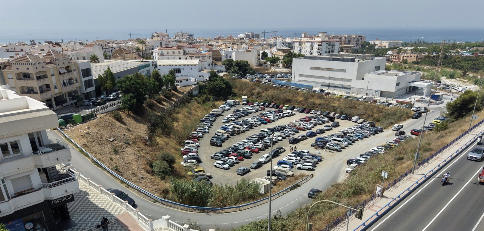 Imagen de la noticia: Nerja aprueba el anteproyecto de un aparcamiento de 847 plazas junto al Centro de Salud