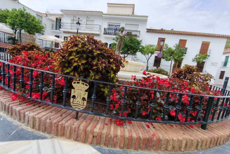 Imagen de la noticia: Benalmádena concede ayudas al 85% de los comercios afectados por las obras de Plaza de España