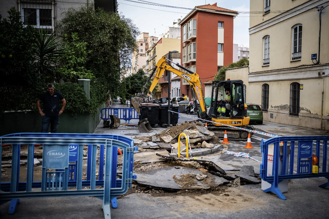 Imagen de la noticia: Emasa ejecuta obras en cinco puntos de Málaga la próxima semana