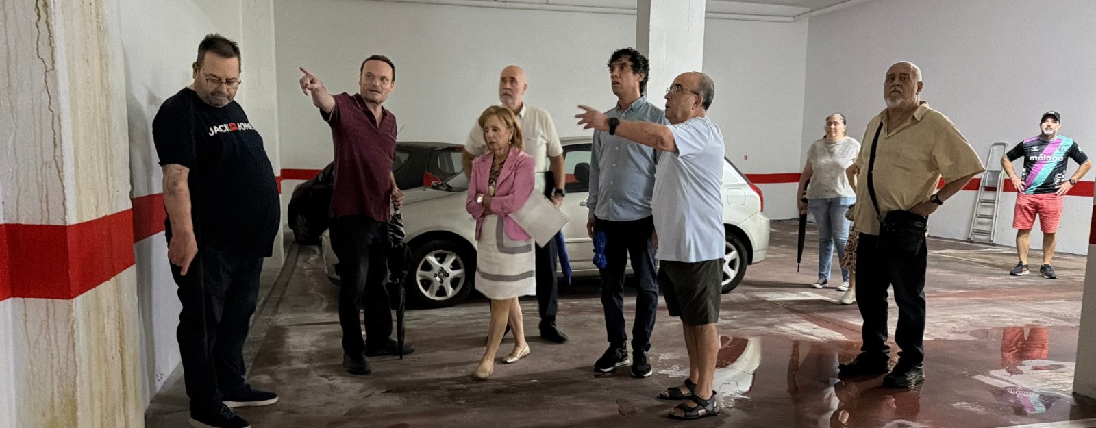 Imagen de la noticia: El PSOE pide al Ayuntamiento actuar ante una fuga de agua en dos edificios de avenida de Andalucía