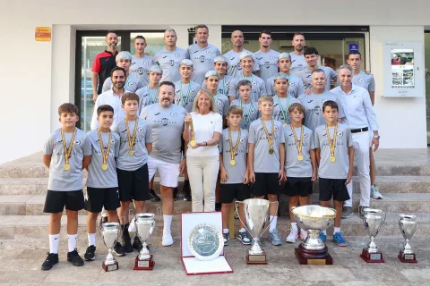 Imagen de la noticia: El Ayuntamiento reconoce los títulos provincial, regional y nacional del CD Marbella Fútbol Playa