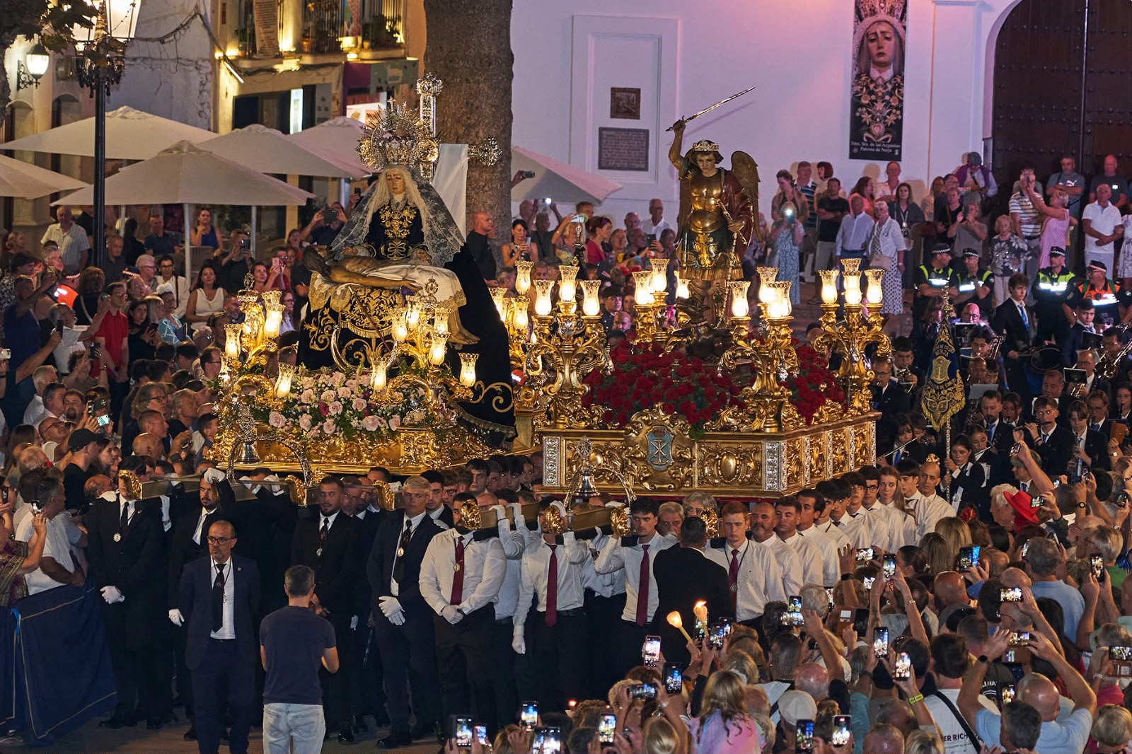 Imagen de la noticia: Nerja celebra la procesión de sus Santos Patronos por las calles del municipio