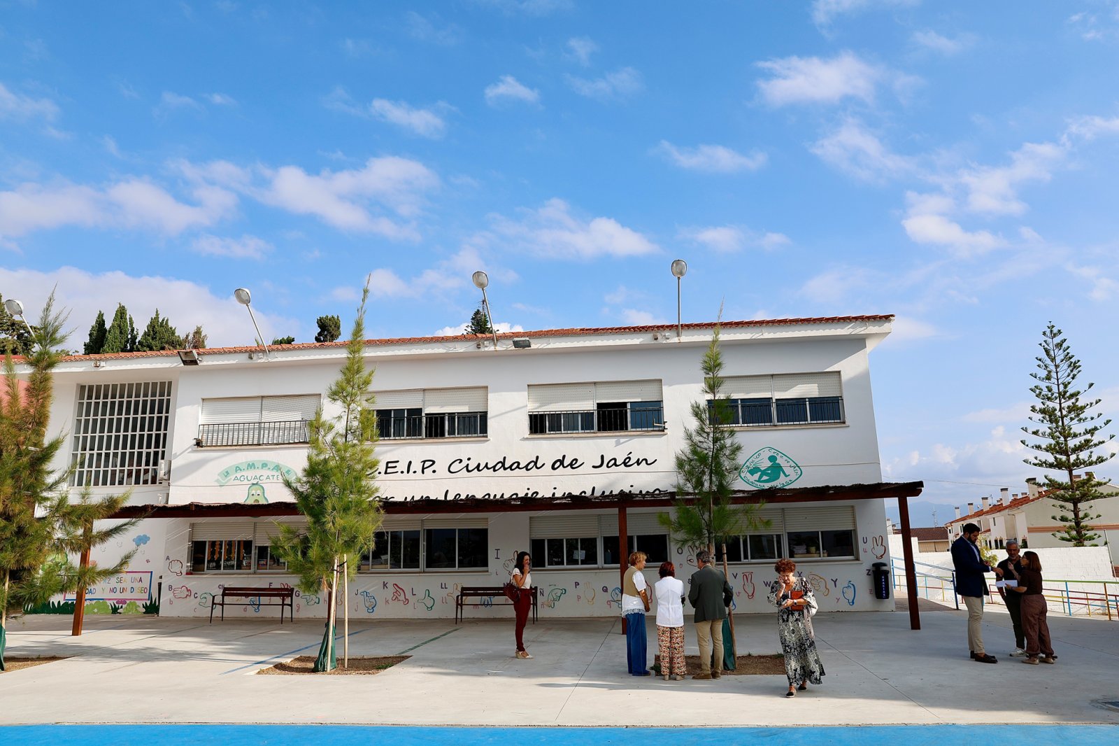 Imagen de la noticia: El Ayuntamiento celebra el Día de la Niña con un manifiesto y charlas en el colegio Ciudad de Jaén