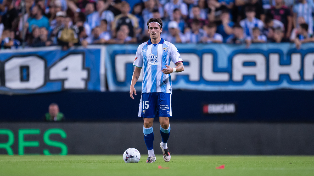 Imagen de la noticia: El Málaga CF recibe al Racing de Santander el sábado 7 de noviembre en La Rosaleda