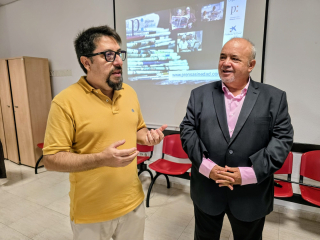 Imagen de la noticia: Vélez-Málaga acoge un taller para que las personas mayores detecten bulos y estafas digitales
