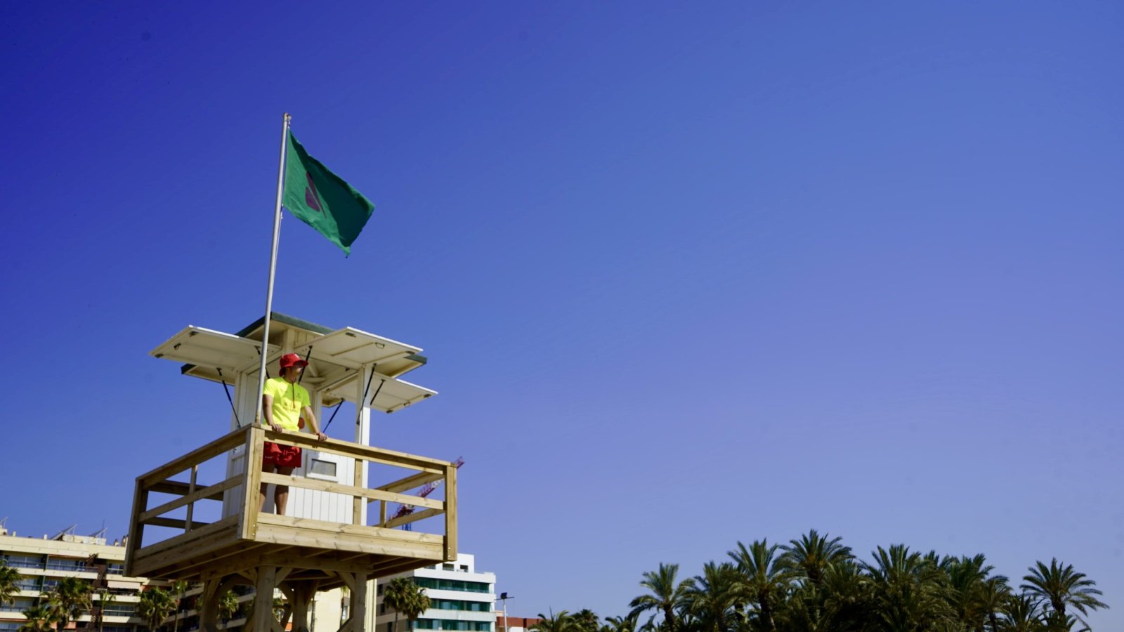 Imagen de la noticia: Las playas de Torremolinos cierran el verano con 725 incidencias y 87 rescates