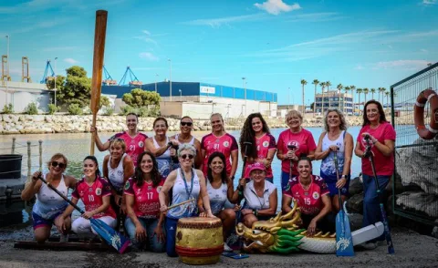 Imagen de la noticia: El Costa del Sol Málaga estrena una camiseta rosa contra el cáncer de mama