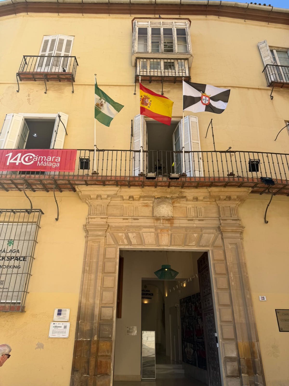 Image for the story: The Chambers of Commerce raise the flag of Ceuta at their offices across Spain