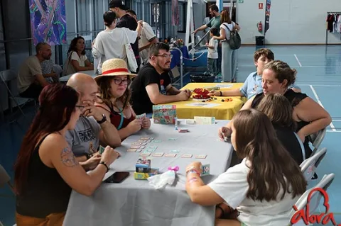 Imagen de la noticia: Álora Go! reúne a vecinos y familias en el Pabellón de Deportes