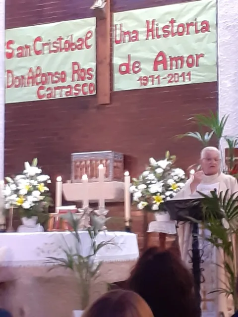 Imagen de la noticia: Un libro recoge los 50 años de la parroquia de San Cristóbal de Ronda