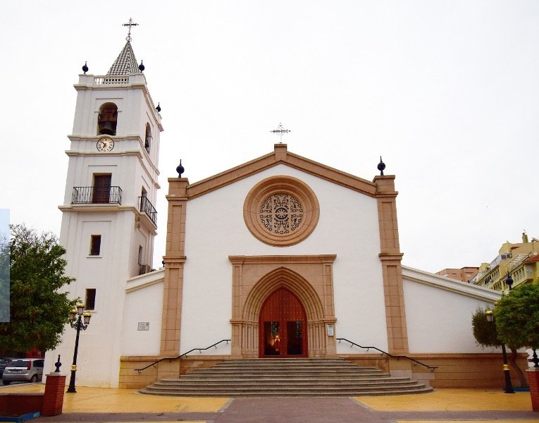 Imagen de la noticia: La iglesia de Nuestra Señora del Rosario, único ejemplo de arquitectura historicista de La Cala del Moral