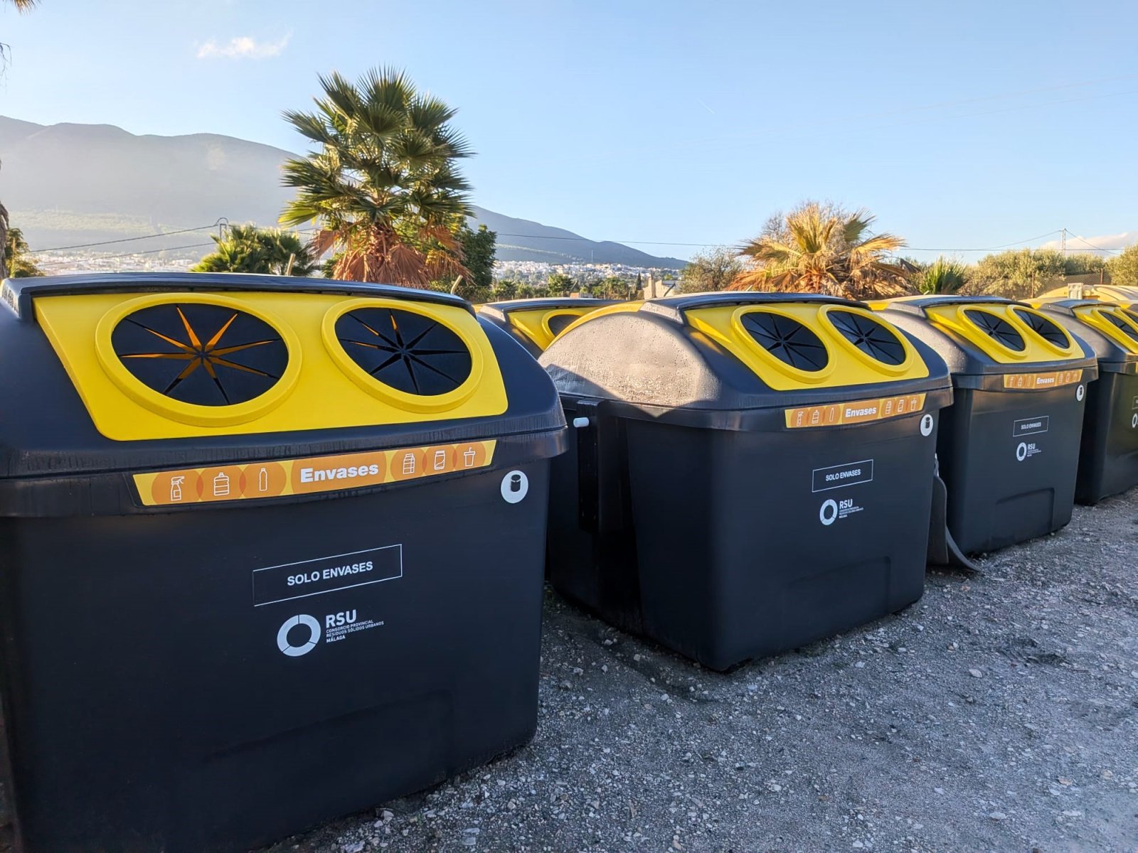 Imagen de la noticia: Alhaurín el Grande renueva sus contenedores amarillos con depósitos de 3.200 litros