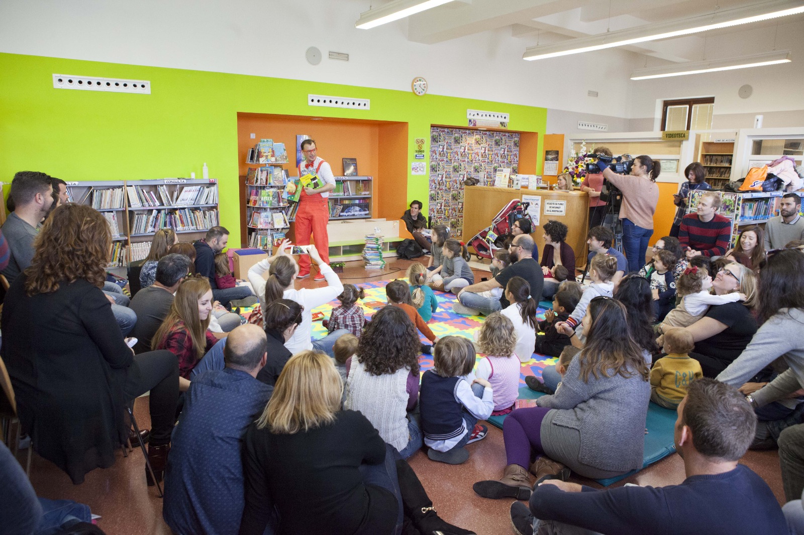 Image for the story: The Torremolinos library resumes its October programme with workshops, book clubs and 'Literary Booths'
