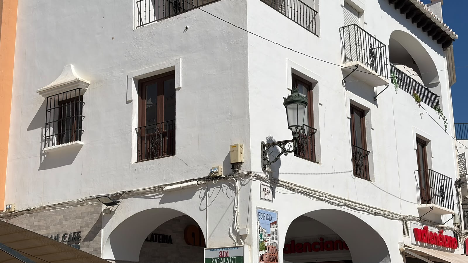 Imagen de la noticia: Nerja subasta un piso municipal junto al Balcón de Europa por 526.151,86 euros