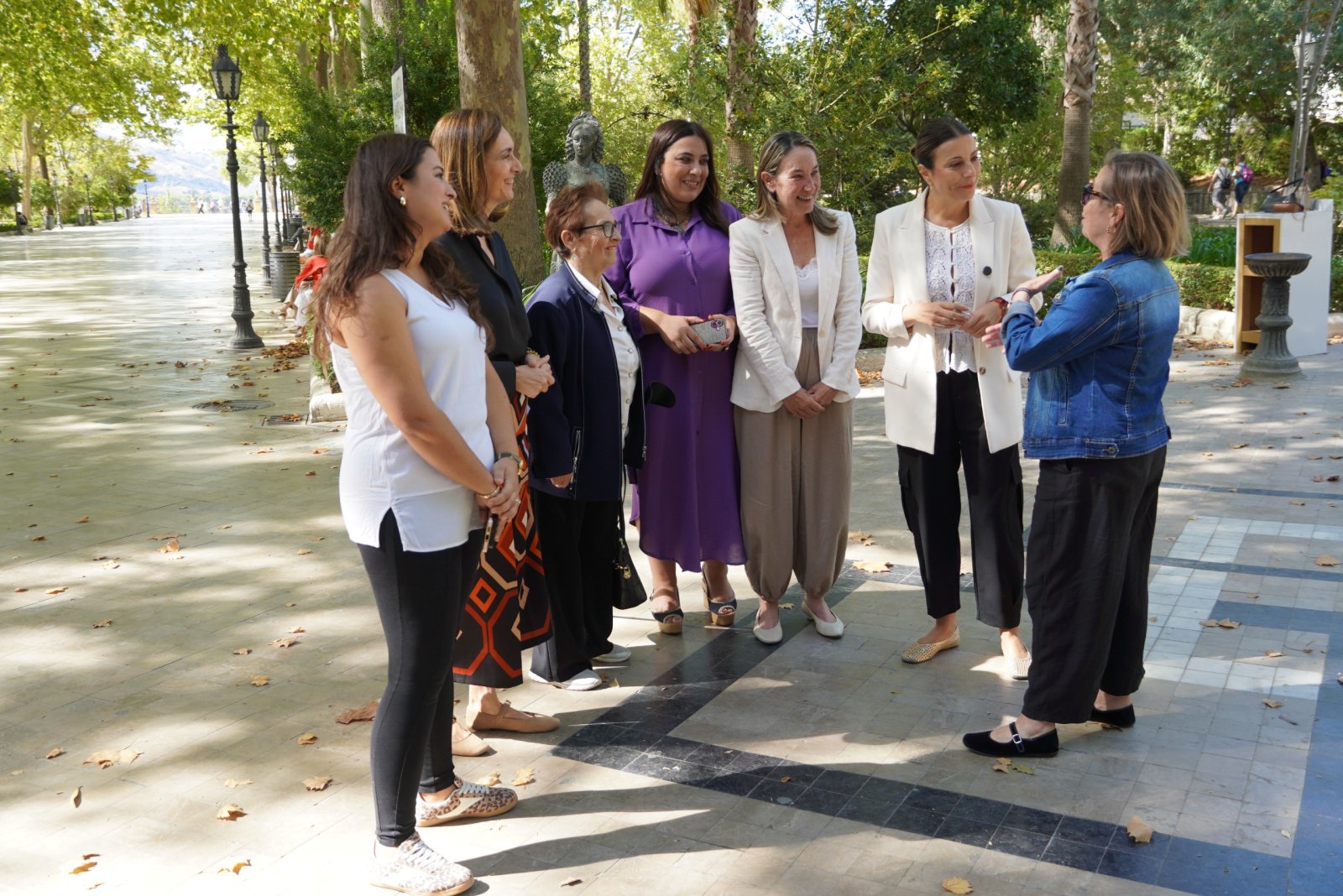 Imagen de la noticia: Ronda conmemora el Día de las Mujeres Rurales con la lectura de un manifiesto en la Alameda del Tajo