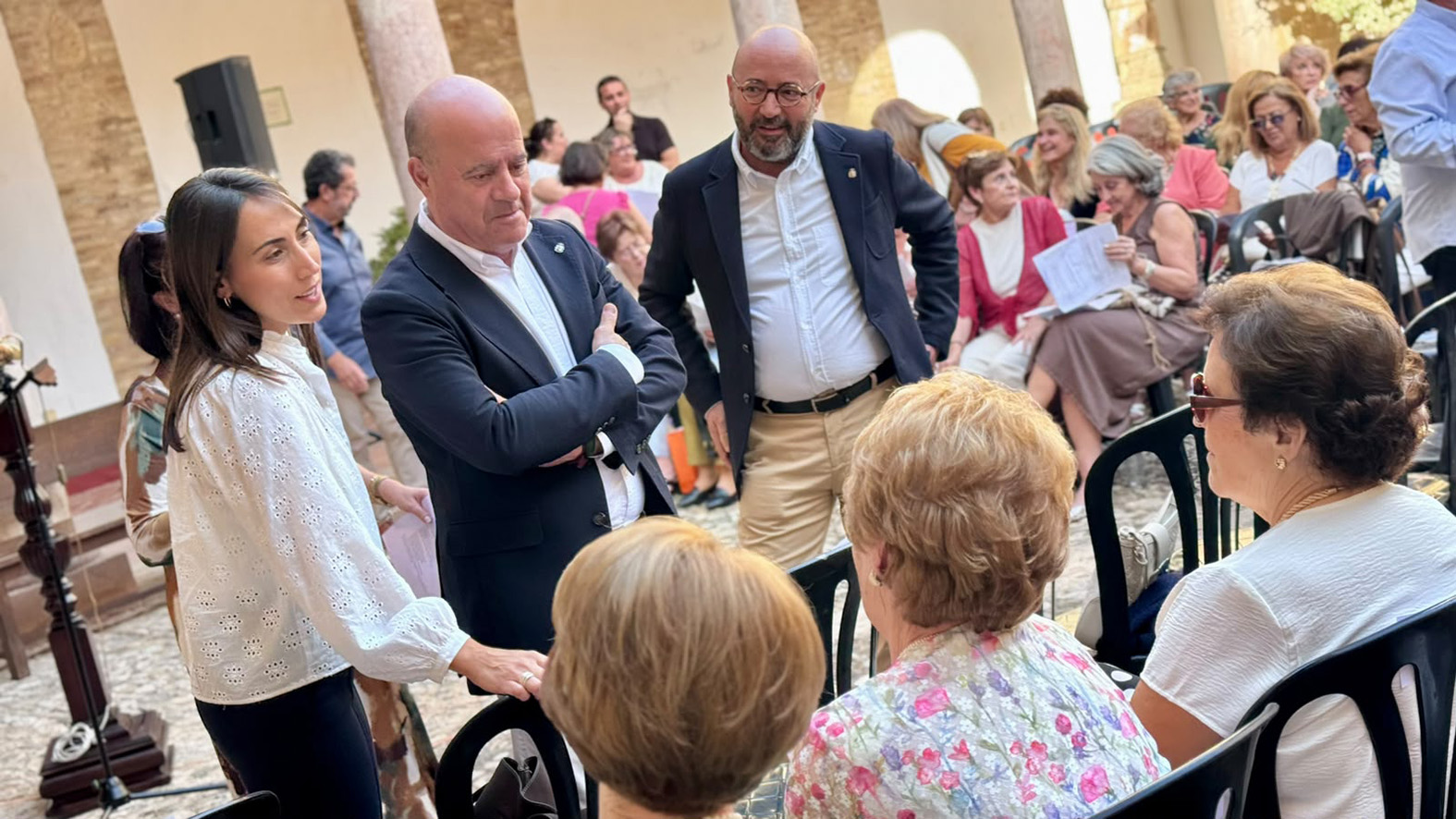 Imagen de la noticia: «Palabras de Mujer» llena el patio de San Zoilo de lecturas y dramatizaciones de escritoras