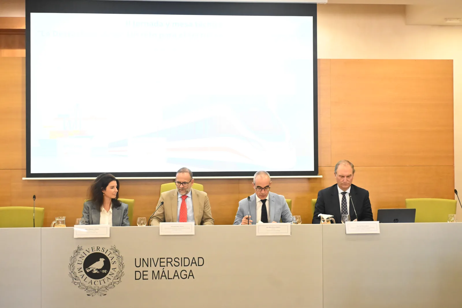 Imagen de la noticia: El Rectorado acoge el debate sobre cómo descarbonizar la logística ferroportuaria