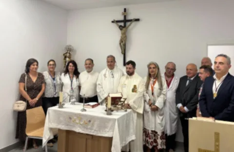 Imagen de la noticia: El Hospital de la Axarquía abre una capilla para la atención espiritual de pacientes y familiares