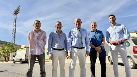 Imagen de la noticia: El Ayuntamiento de Antequera repara la iluminación de El Maulí antes de la Copa del Rey