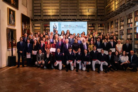 Imagen de la noticia: La Real Maestranza de Ronda entrega sus becas y premios a estudiantes de la comarca y de toda España