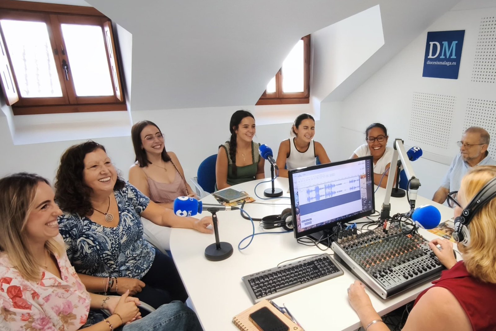 Imagen de la noticia: Jóvenes de Málaga relatan su mes de misión en Colombia en COPE Málaga