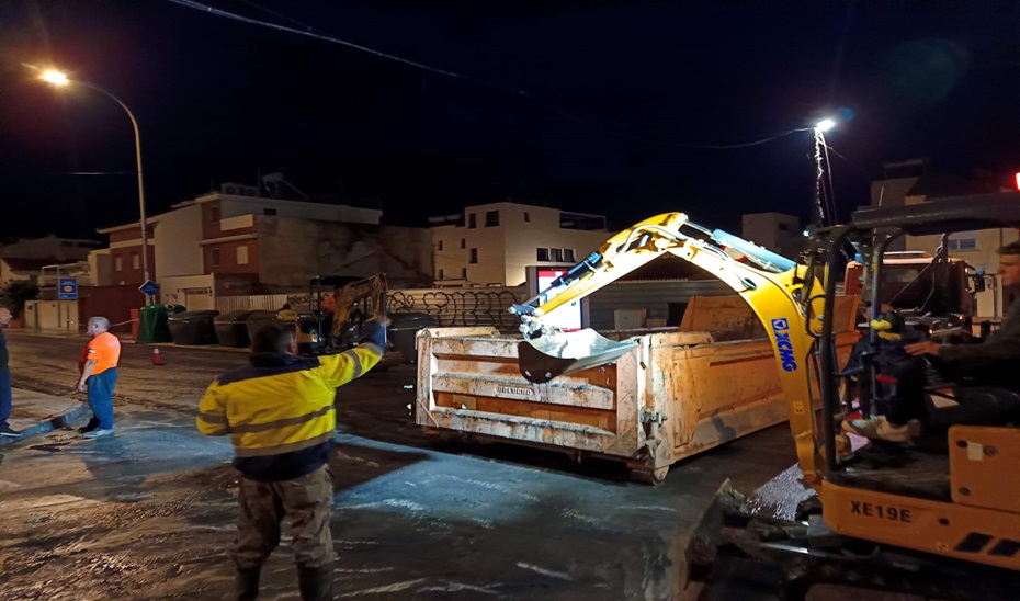 Imagen de la noticia: Casi 90 incidencias por la lluvia en la madrugada, 73 en Málaga y más de medio centenar en El Palo