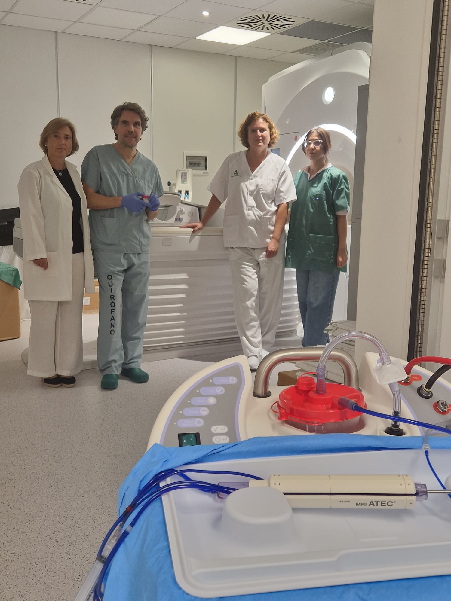 Imagen de la noticia: El Hospital Costa del Sol incorpora la biopsia de mama guiada por resonancia para el diagnóstico del cáncer