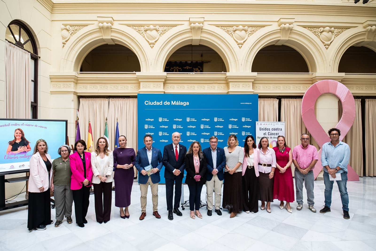 Imagen de la noticia: Málaga lee en el Patio de Banderas el manifiesto del Día contra el Cáncer de Mama