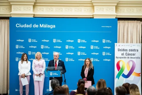 Imagen de la noticia: Málaga lee en el Patio de Banderas el manifiesto del Día contra el Cáncer de Mama