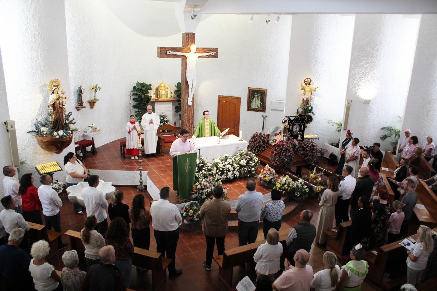 Imagen de la noticia: La Cala suspende la romería de Santa Teresa por la alerta naranja y cierra las fiestas con una misa llena