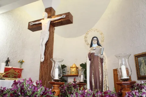 Imagen de la noticia: La Cala suspende la romería de Santa Teresa por la alerta naranja y cierra las fiestas con una misa llena