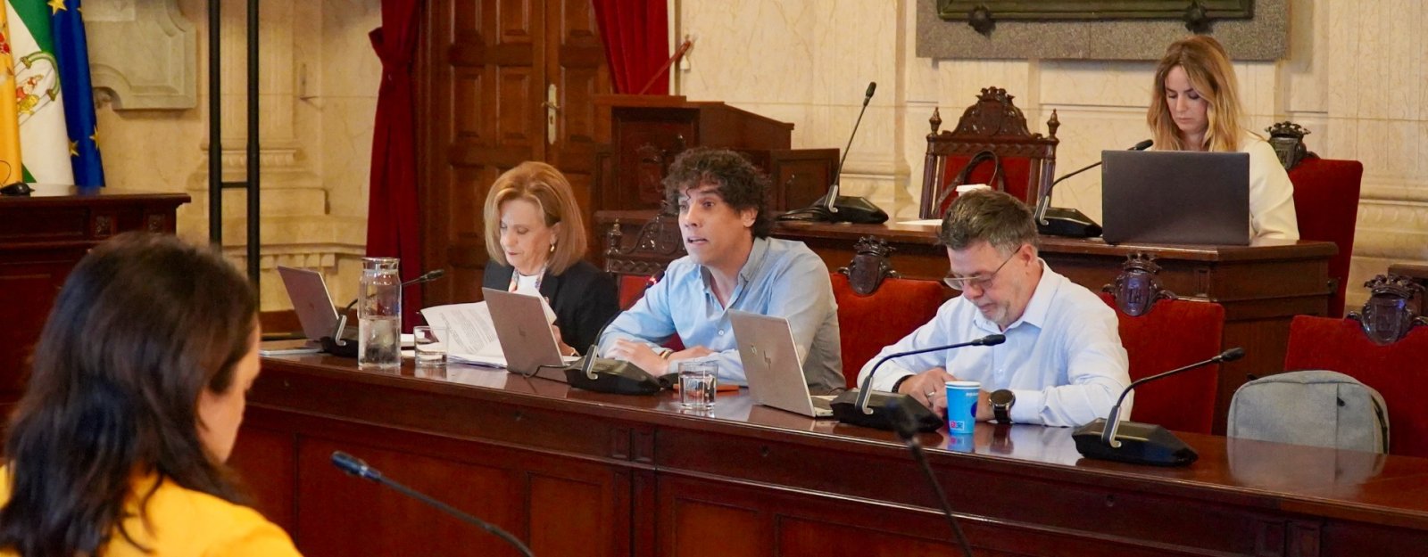 Imagen de la noticia: El PSOE denuncia 689 incidencias en diez días por el sistema SITAE y el PP rechaza declarar inhábiles los días del apagón