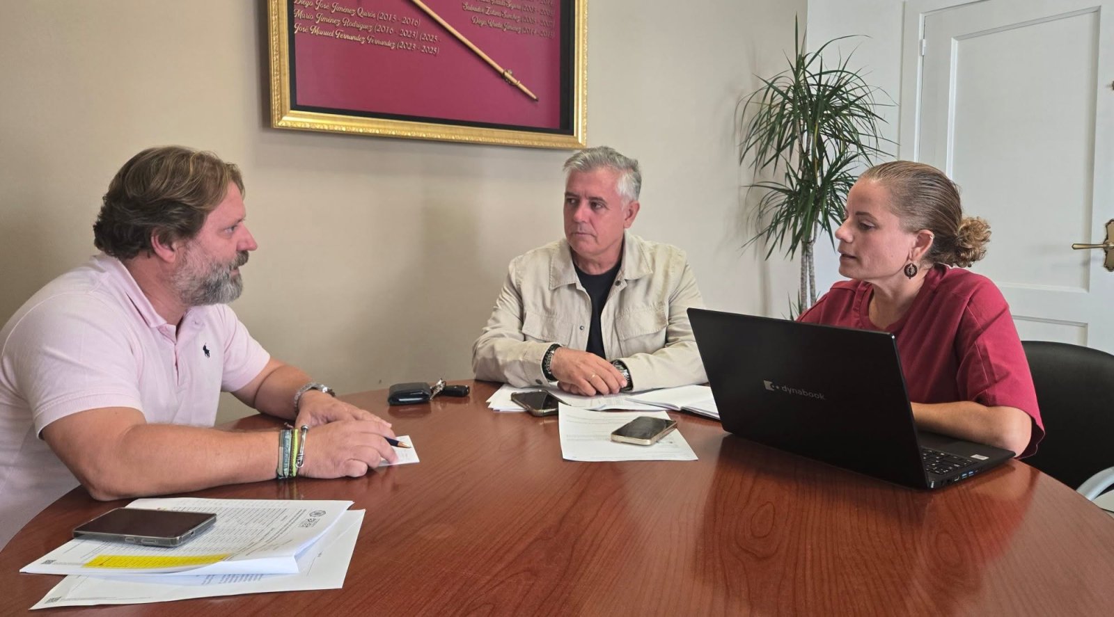 Imagen de la noticia: Manilva prevé firmar antes de fin de año los contratos de asfaltado, aparcamientos y paseo marítimo