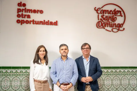 Imagen de la noticia: Parcemasa entrega 500 litros de aceite de las Ánimas a familias vulnerables a través del Comedor Santo Domingo