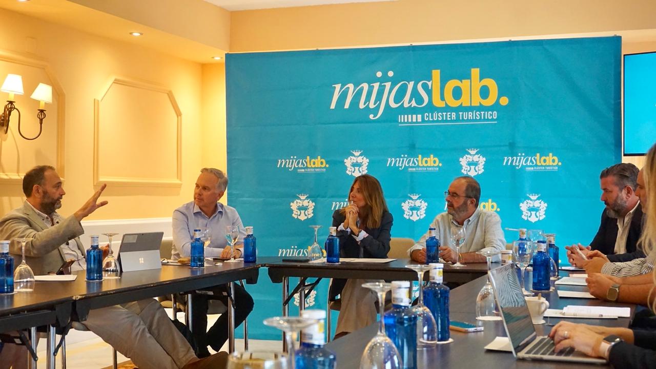 Imagen de la noticia: Mijas estudia un evento gastronómico y ampliar el Plan de Playas a once meses al año